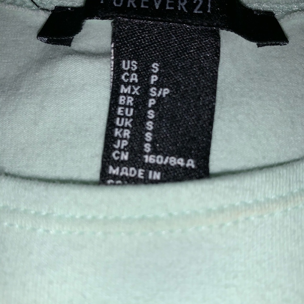 Crop top - Picture 2 of 2